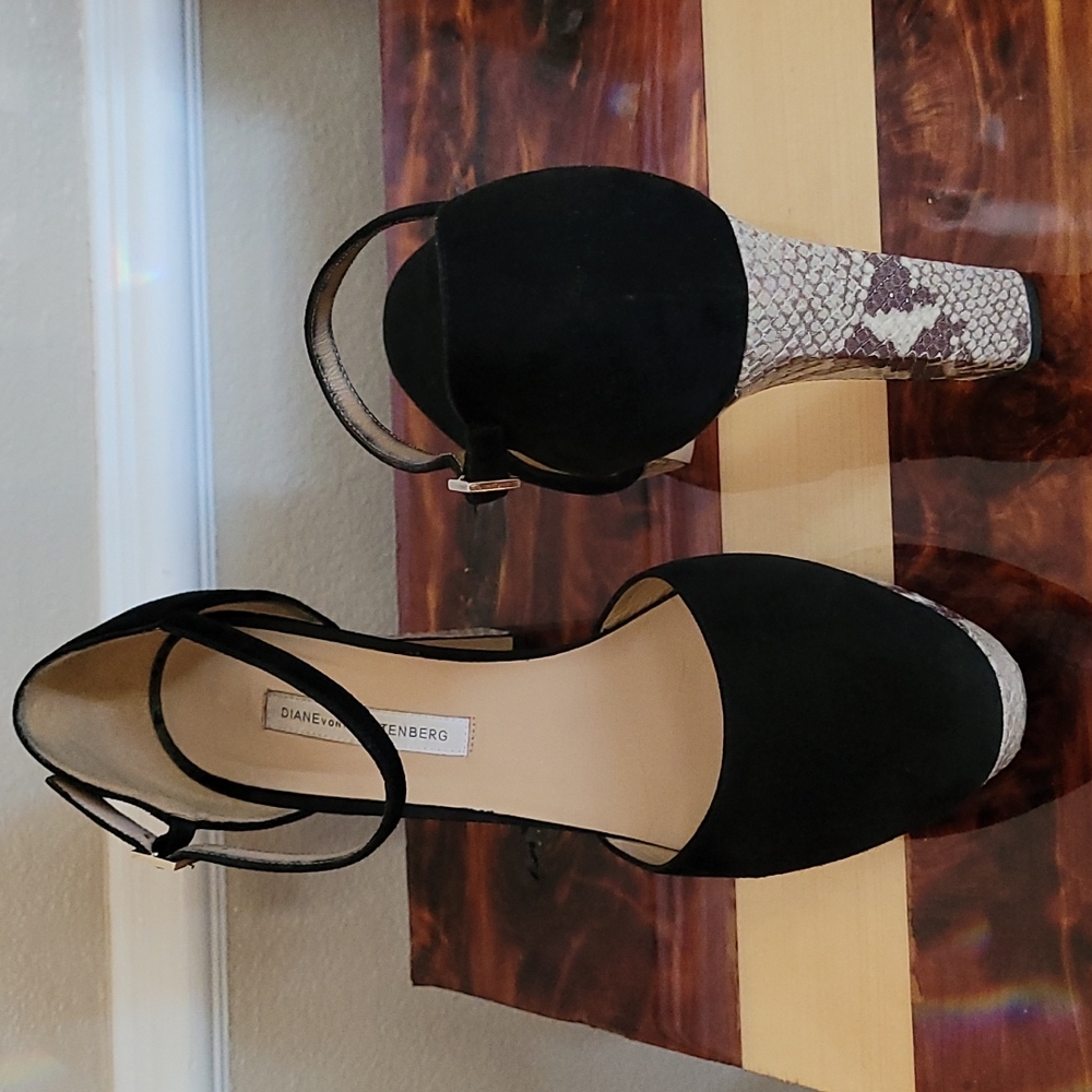 Diane von Furstenberg Strappy chunk heels